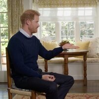 El Príncipe Harry contesta a Tom Bradby en una entrevista por el lanzamiento de 'En la sombra'
