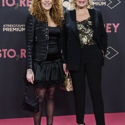 Sofía Cristo y Bárbara Rey en la premiere de 'Cristo y Rey'