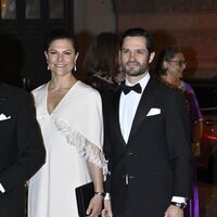 Victoria de Suecia y Carlos Felipe de Suecia en el 250 aniversario de la Ópera de Estocolmo