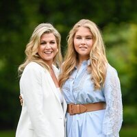 Máxima de Holanda y Amalia de Holanda en un posado en Huis Ten Bosch