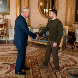 El Rey Carlos III y Volodímir Zelenski en Buckingham Palace