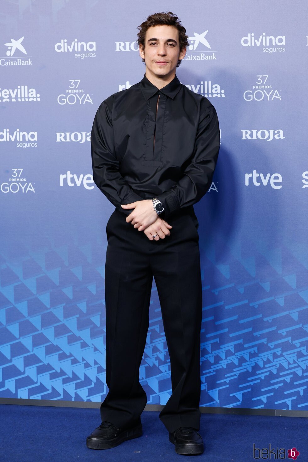 Miguel Herrán en la alfombra roja de los Goya 2023