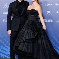 Penélope Cruz y Juan Diego Botto en la alfombra roja de los Goya 2023