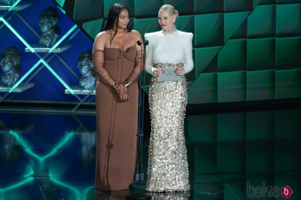 Berta Vázquez y Belén Rueda en los Goya 2023