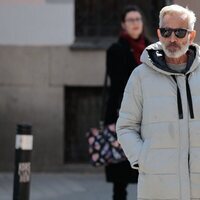 Imanol Arias en la capilla ardiente de Carlos Saura