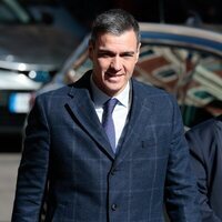 Pedro Sánchez en la capilla ardiente de Carlos Saura