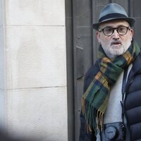 Javier Cámara en la capilla ardiente de Carlos Saura
