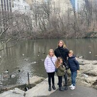 Magdalena de Suecia con sus hijos Leonore, Nicolas y Adrienne de Suecia en Nueva York