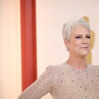 Jamie Lee-Curtis en la alfombra roja de los Premios Oscar 2023