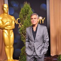 George Clooney en la comida de los nominados a los Oscar 2012