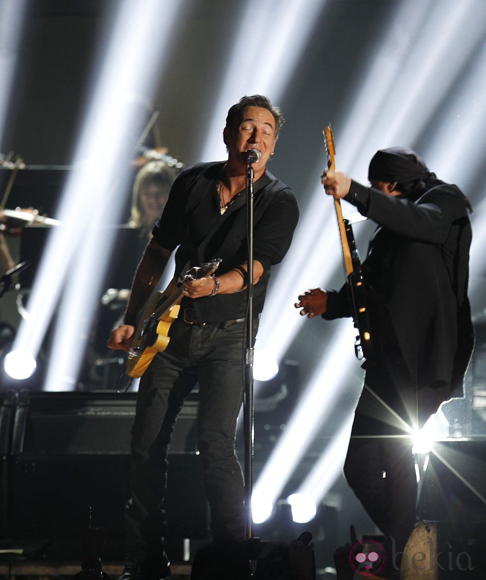 Bruce Springsteen actuando en los Grammy 2012