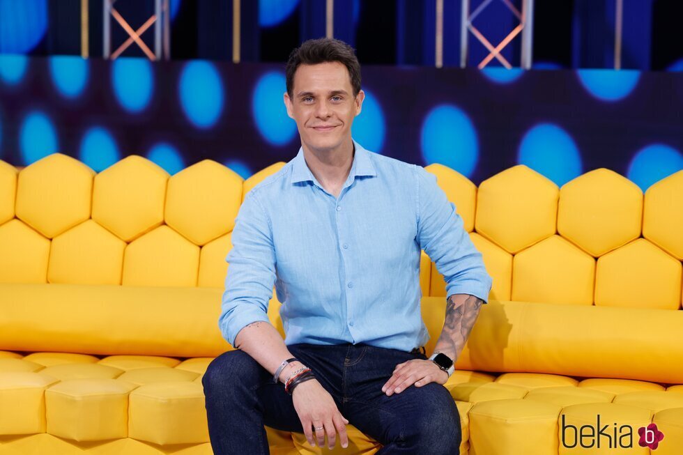 Christian Gálvez posando en el plató de '25 palabras'