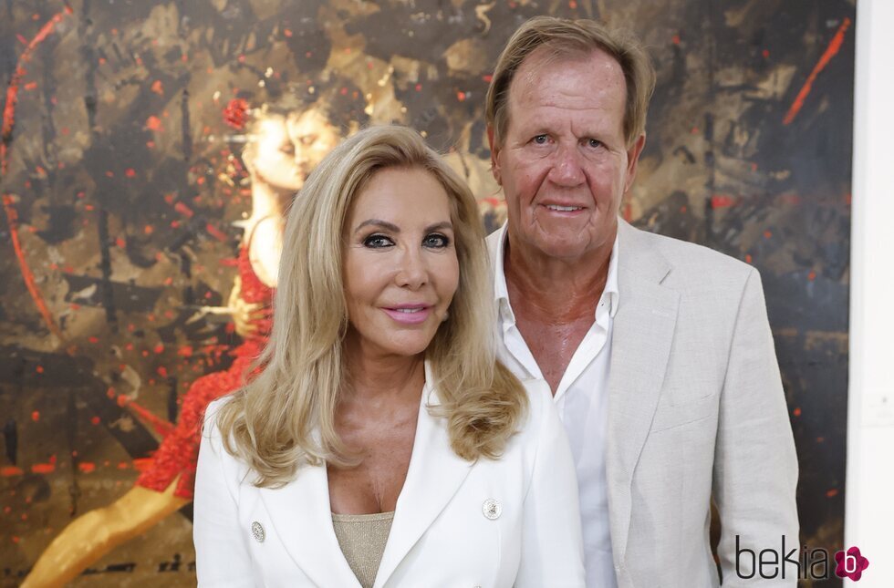 Norma Duval y Matthias Kühn en una exposición de arte