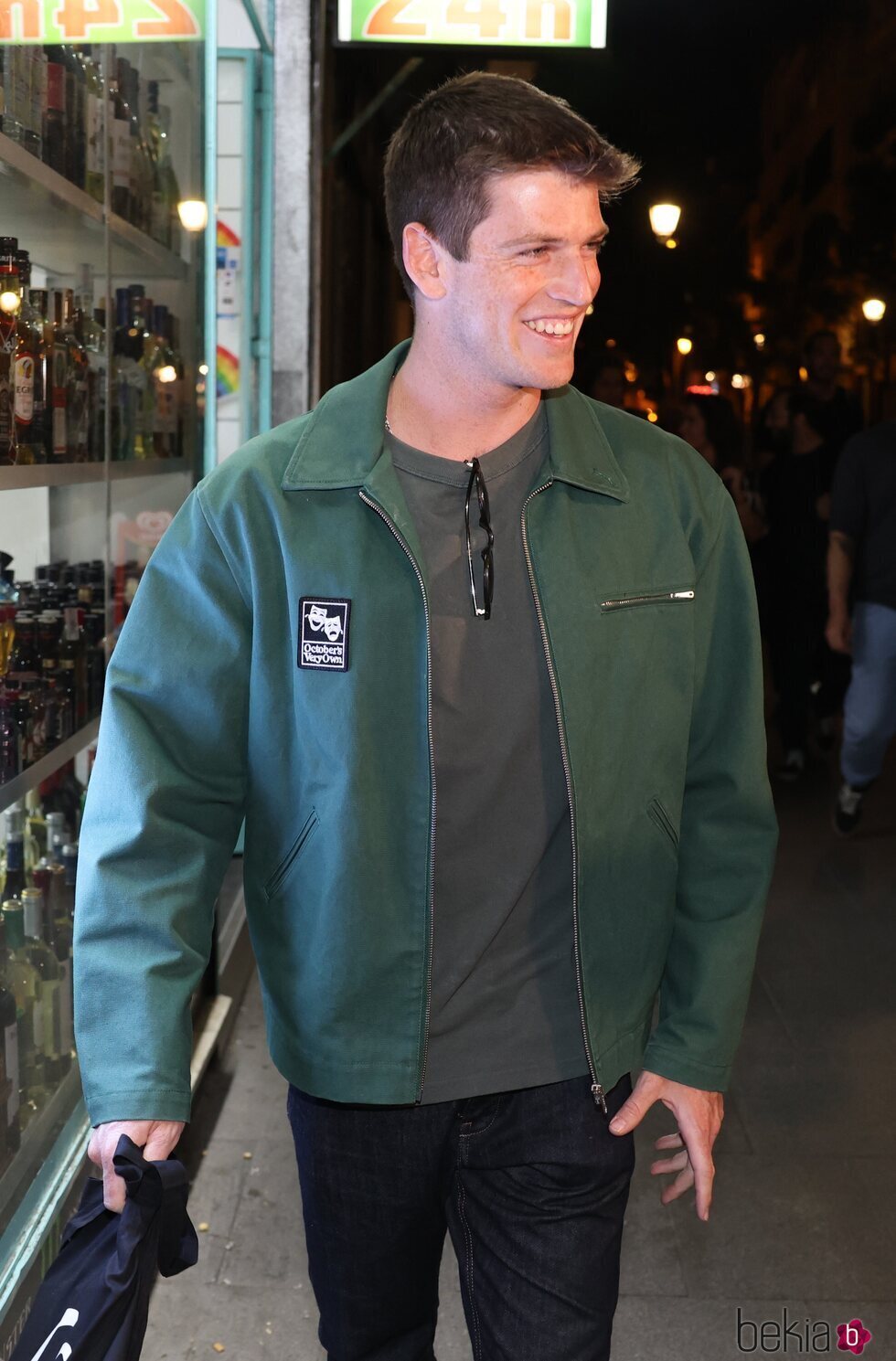 Miguel Bernardeau por las calles de Madrid tras asistir a un evento