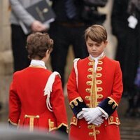 El Príncipe George en la Coronación de Carlos III