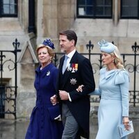 La Reina Ana María de Grecia y Pablo y Marie Chantal de Grecia en la Coronación de Carlos III
