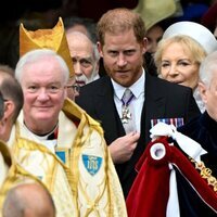 El Príncipe Harry y el Príncipe Andrés en la Coronación de Carlos III