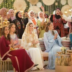 Rajwa de Jordania con Rania de Jordania, Iman de Jordania y Salma de Jordania en su fiesta de henna