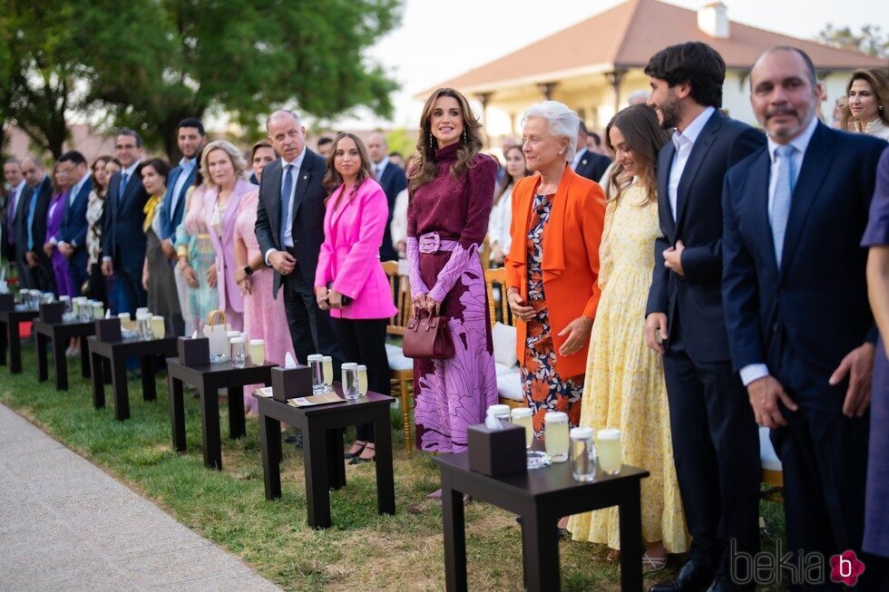 Salma de Jordania, Rania de Jordania, Muna de Jordania, Iman de Jordania y Jameel Thermiotis en la graduación de Hashem de Jordania