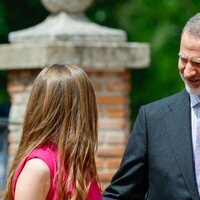 El Rey Felipe VI sonríe a la Infanta Sofía en la Confirmación de la Infanta Sofía