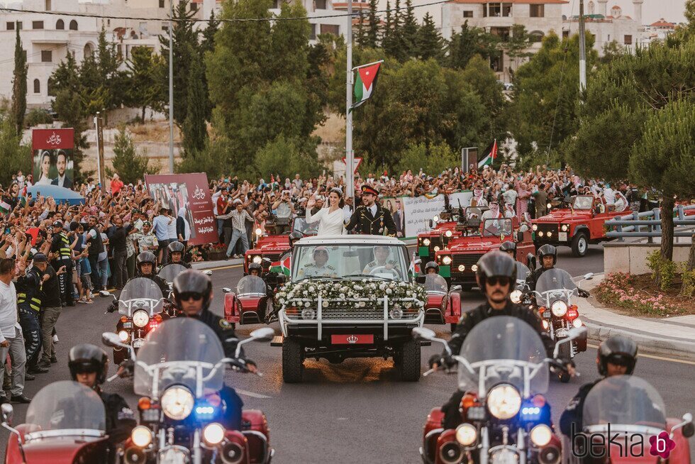 Hussein y Rajwa de Jordania en la caravana roja por su boda