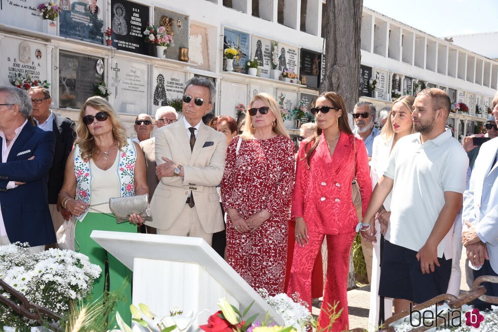 La familia de Rocío Jurado le rinde homenaje en el 17 aniversario de su muerte