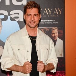 David Bisbal, sonriente en la presentación de su gira 'Me siento vivo'
