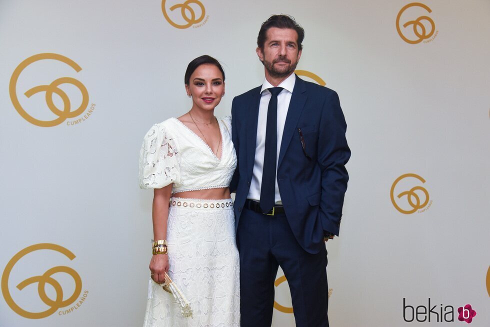 Chenoa y Miguel Sánchez Encinas en el cumpleaños de 'El Turronero'
