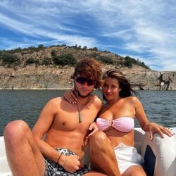 Adara Molinero y Bosco Martínez Bordiú, de escapada en alta mar