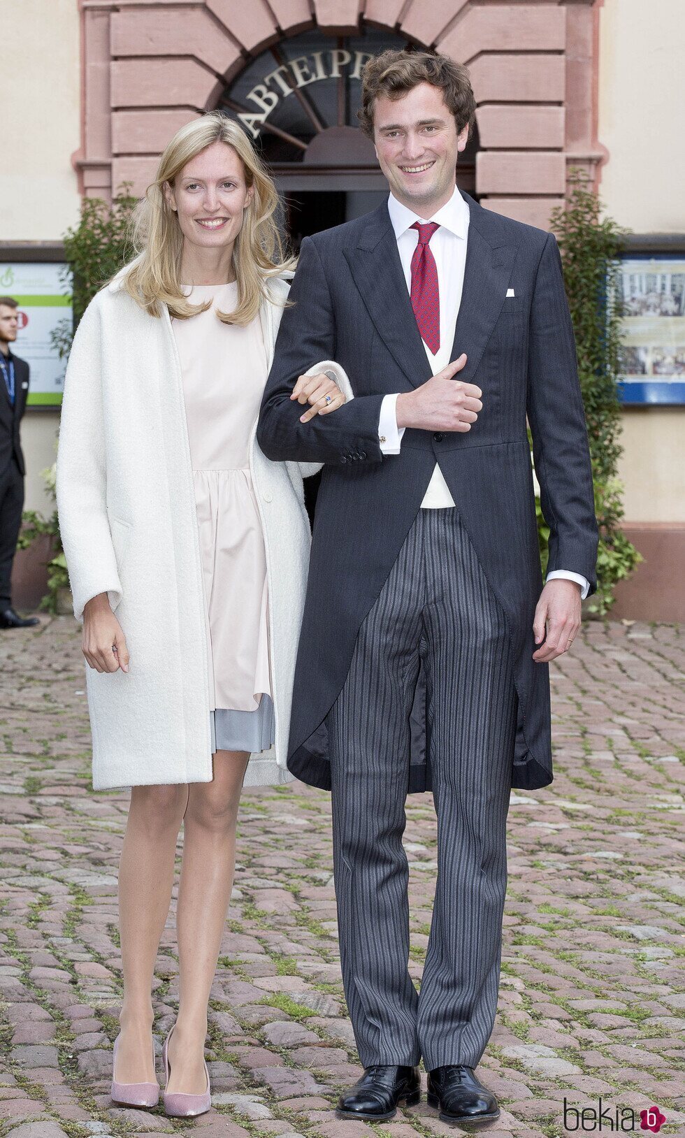 Amadeo de Bélgica y Lili Rosboch en la boda de Ferdinand de Leiningen y Victoria Luisa de Prusia 