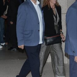 Carlos Sobera y su mujer en el tanatorio para dar el último adiós a María Teresa Campos