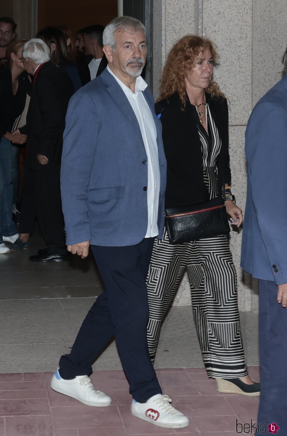 Carlos Sobera y su mujer en el tanatorio para dar el último adiós a María Teresa Campos