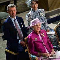 Margarita de Dinamarca y Federico y Mary de Dinamarca en el Te Deum por el Jubileo de Carlos Gustavo de Suecia