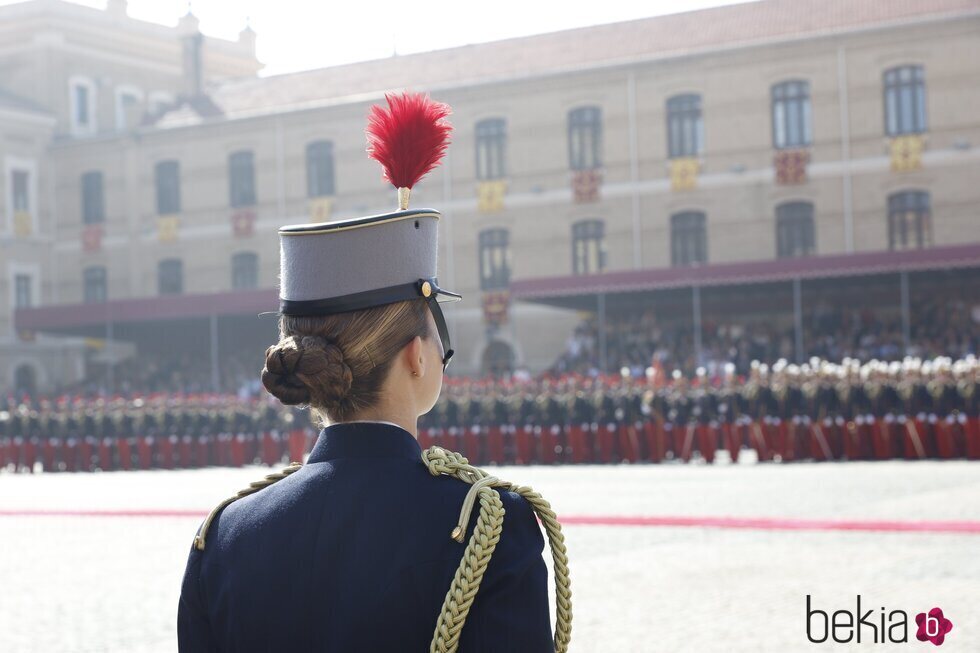 Detalle del sombrero y el moño de la Princesa Leonor en su Jura de Bandera