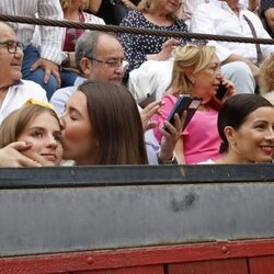 Triana y Alba Díaz, Virginia Troconis y Manuel Benítez en la despedida de 'El Cordobés'