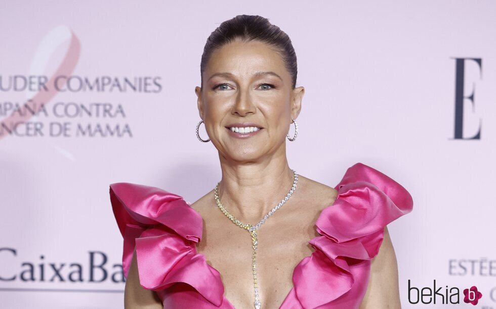 Anne Igartiburu en la gala solidaria contra el Cáncer de Mama organizada por Elle