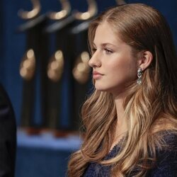 La Princesa Leonor con pendientes de Bulgari de la Reina Letizia en los Premios Princesa de Asturias 2023