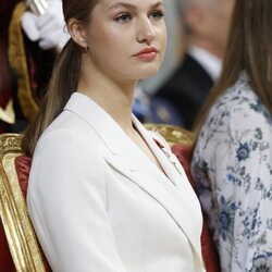La Princesa Leonor con gesto serio en la Jura de la Constitución 