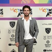 Maxi Iglesias en la alfombra roja de Los 40 Music Awards 2023