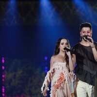 Camilo y Evaluna en su actuación en la gala de Los 40 Music Awards 2023