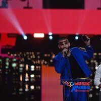 Manuel Turizo recibiendo premio en la gala de Los 40 Music Awards 2023