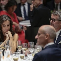 La Reina Letizia y Federico de Dinamarca en una cena en la Gliptoteca de Copenhague