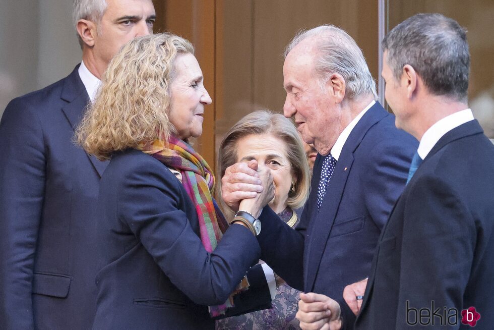 La Infanta Elena se despide de su padre el Rey Juan Carlos tras la celebración de su 60 cumpleaños