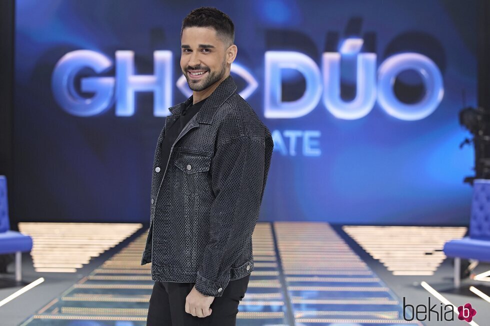 Posado de Miguel Frigenti en el primer debate de 'GH DÚO 2'