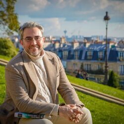 Máximo Huerta en la colina de Montmartre de París