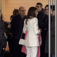 La Reina Letizia hablando con unos asistentes a la charla entre Martin Scorsese y Rodrigo Cortés