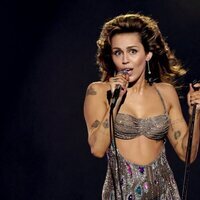 Miley Cyrus durante su actuación en los Premios Grammy 2024