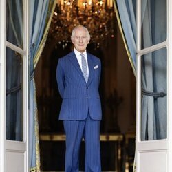 El Rey Carlos III en un posado durante su Visita de Estado a Francia