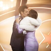 Asraf Beno y Elena Rodríguez se abrazan en la segunda semifinal de 'GH DÚO 2'