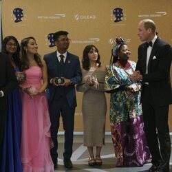 El Príncipe Guillermo hablando con los ganadores del Diana Award 2024